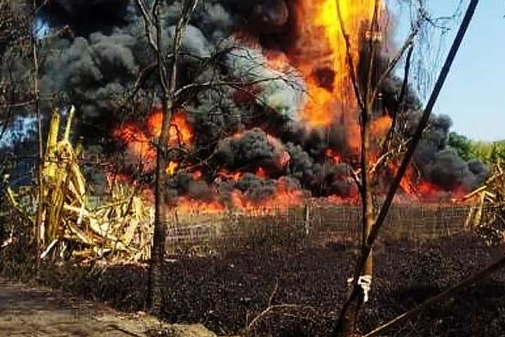 Explosion in Assam Bagjan oil well huge fire started