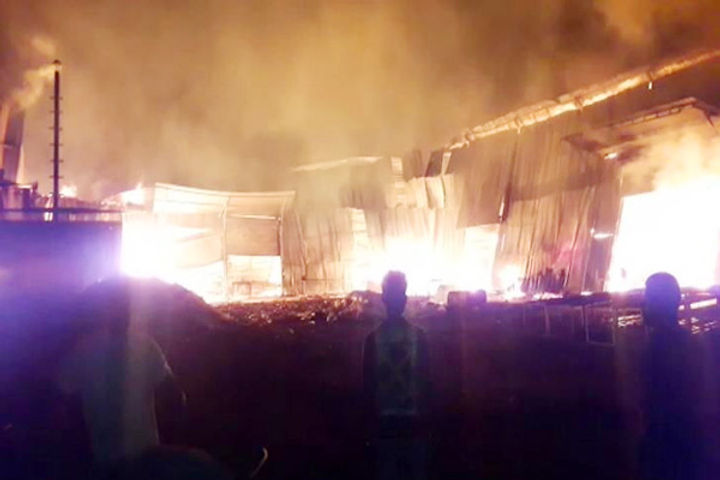 Plywood factory caught fire 20 laborers rescued