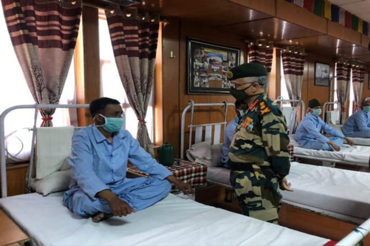 Army Chief General MM Naravane visits Leh interacts with injured soldiers at military hospital