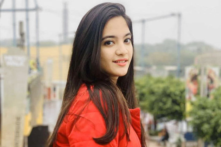 TikTok star Siya Kakkar ended her life by committing suicide at the age of 16 reason not known