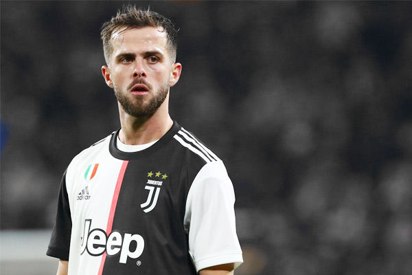 Midfielder Miralem Janik signed with Barcelona for four years