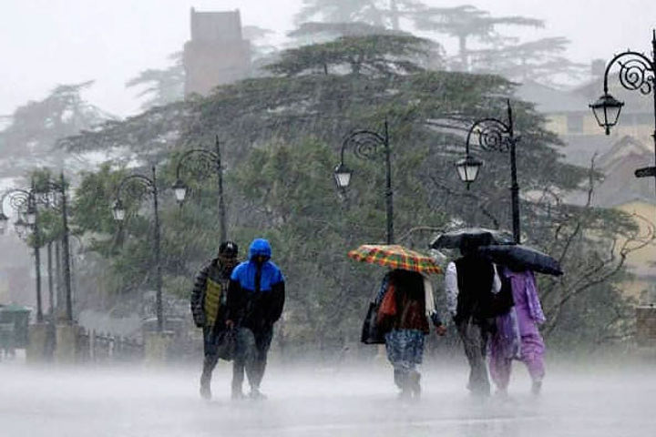 IMD issues red alert for Mumbai Raigad, Ratnagiri predicts heavy to very heavy rainfall IMD issues red alert for Mumbai Raigad, Ratnagiri predicts heavy to very heavy rainfall
