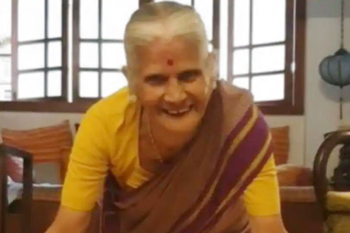 Milind Soman mother Usha Soman celebrates 81st birthday with push-ups setting fitness goals x infini