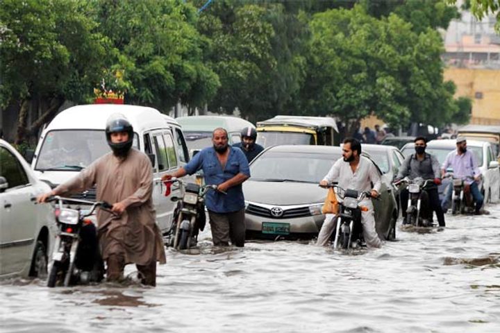 Seven people died due to heavy rains in Karachi