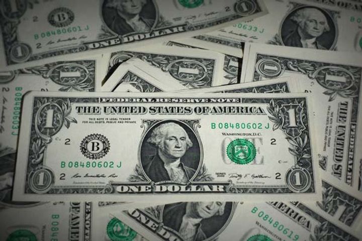 Foreign exchange reserves hit a record $ 513.25 billion.