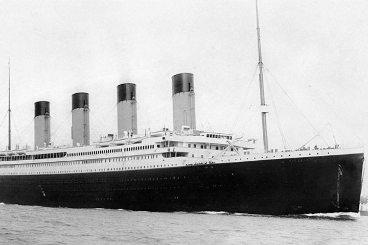 Today the work of extracting the debris of Titanic started in 1987