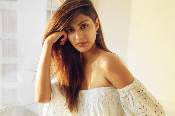 Rhea Chakraborty is not absconding Lawyer Satish Maneshinde provides ample proofs