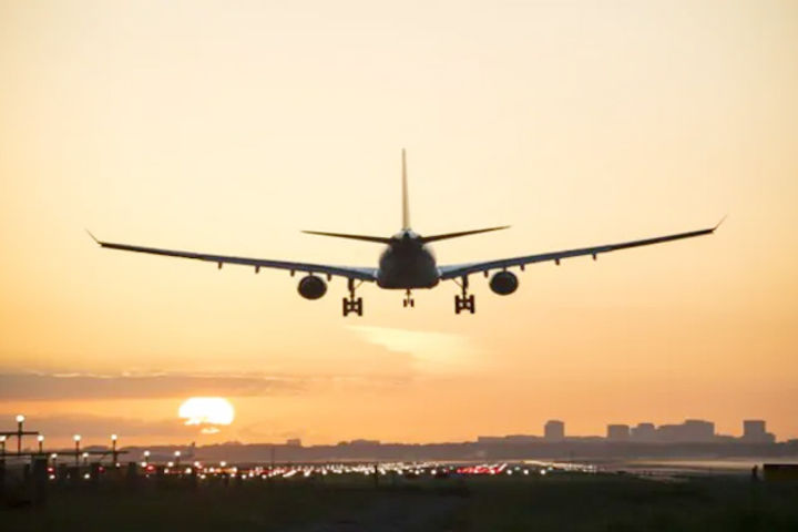 All domestic passengers coming to Mumbai by plane are required to stay in home isolation for 14 days All domestic passengers coming to Mumbai by plane are required to stay in home isolation for 14 days