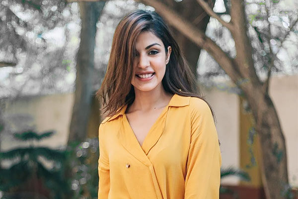 Sushant death case After Enforcement Directorate rejects her request Rhea Chakraborty reaches ED off