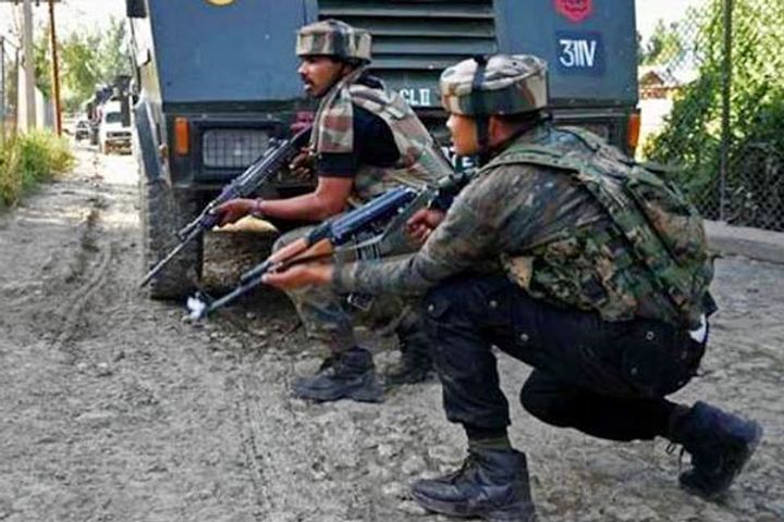 Encounter between militants and security forces continues in Budgam