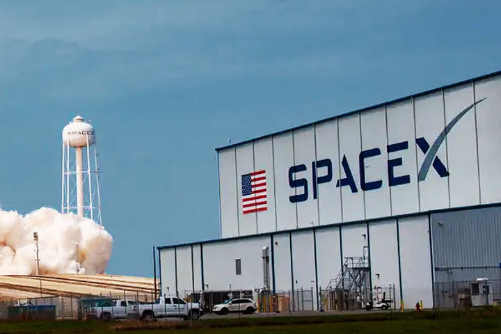SpaceX raised a whopping $1.9 billion