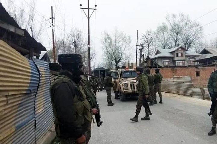 Encounter between security forces and terrorists in Shopian one terrorist killed