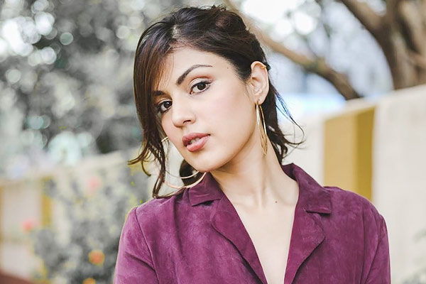 Rhea Chakraborty used to take drugs also used to drink tea and coffee in Sushant