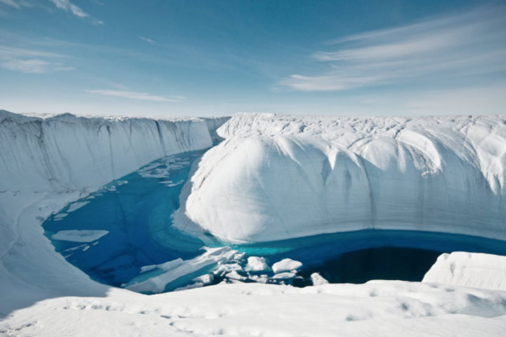MAssive chunk of Greenland ice shelf separated 