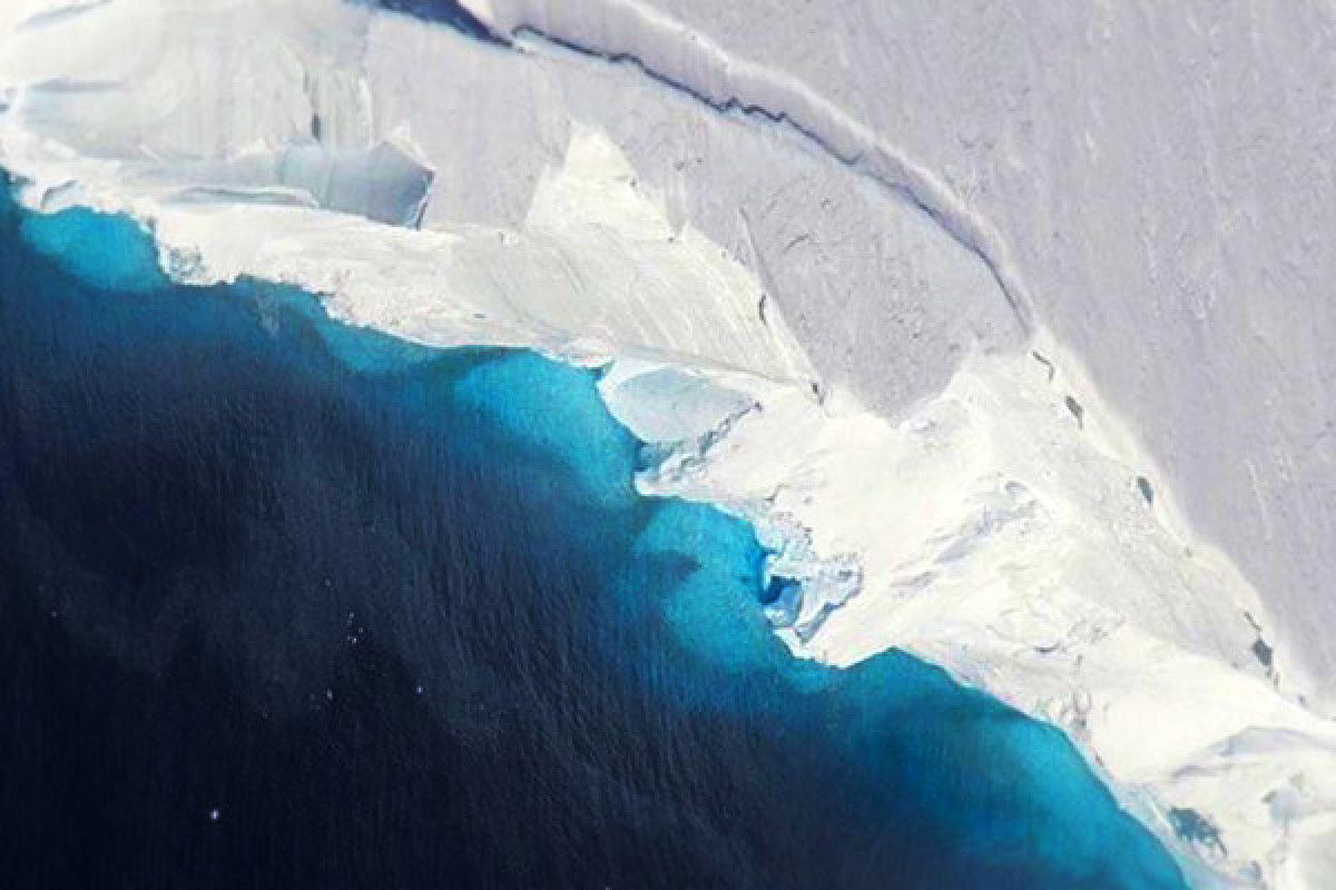 Плотный приблизиться. Западно антарктический ледяной щит. Ледяной щит. Ледяной щит в Антарктиде разрушается.