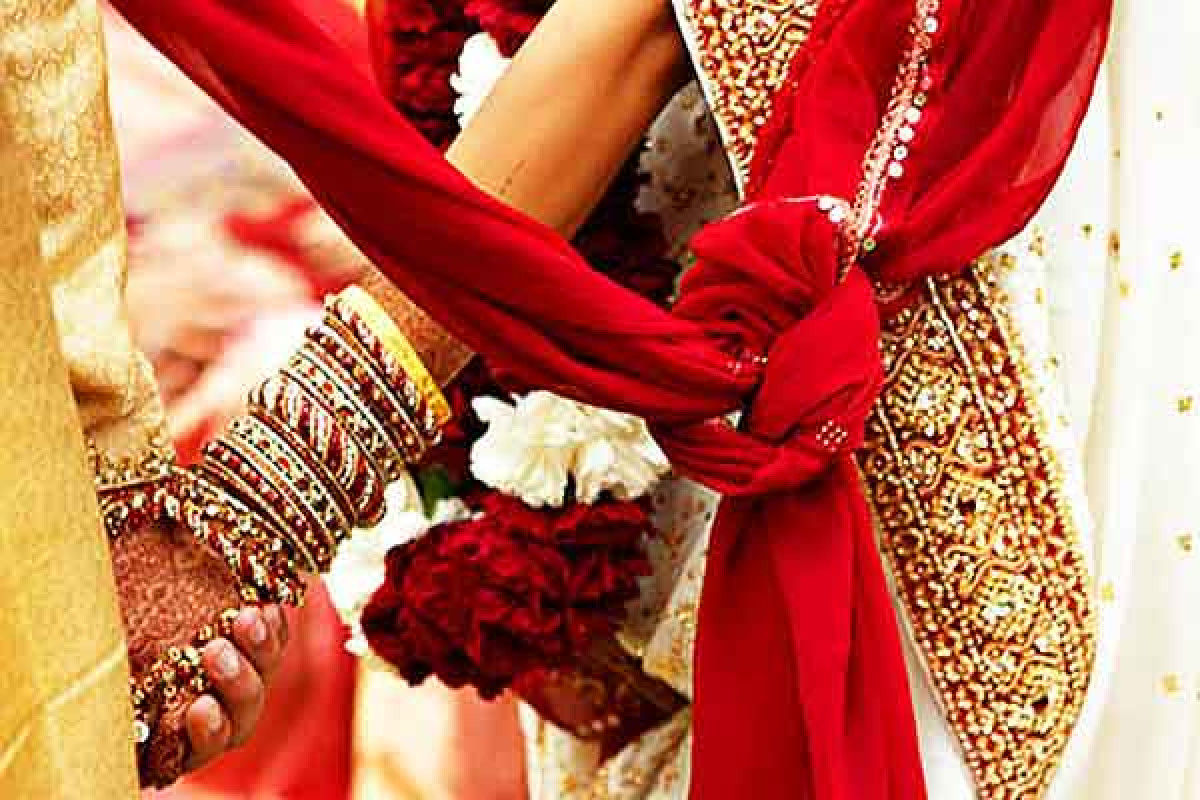 Duty first love later Uluberia SDO ties knot with Patna DSP in the office itself