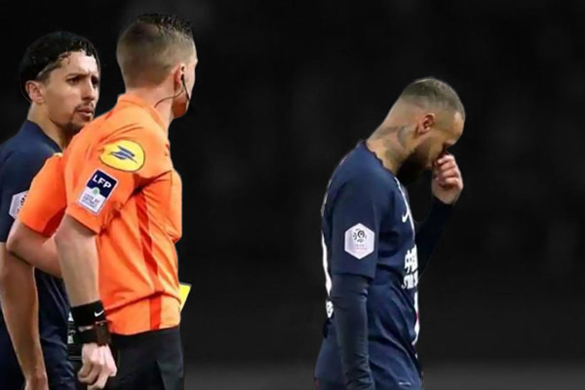 Neymar accused of deliberately seeing red card