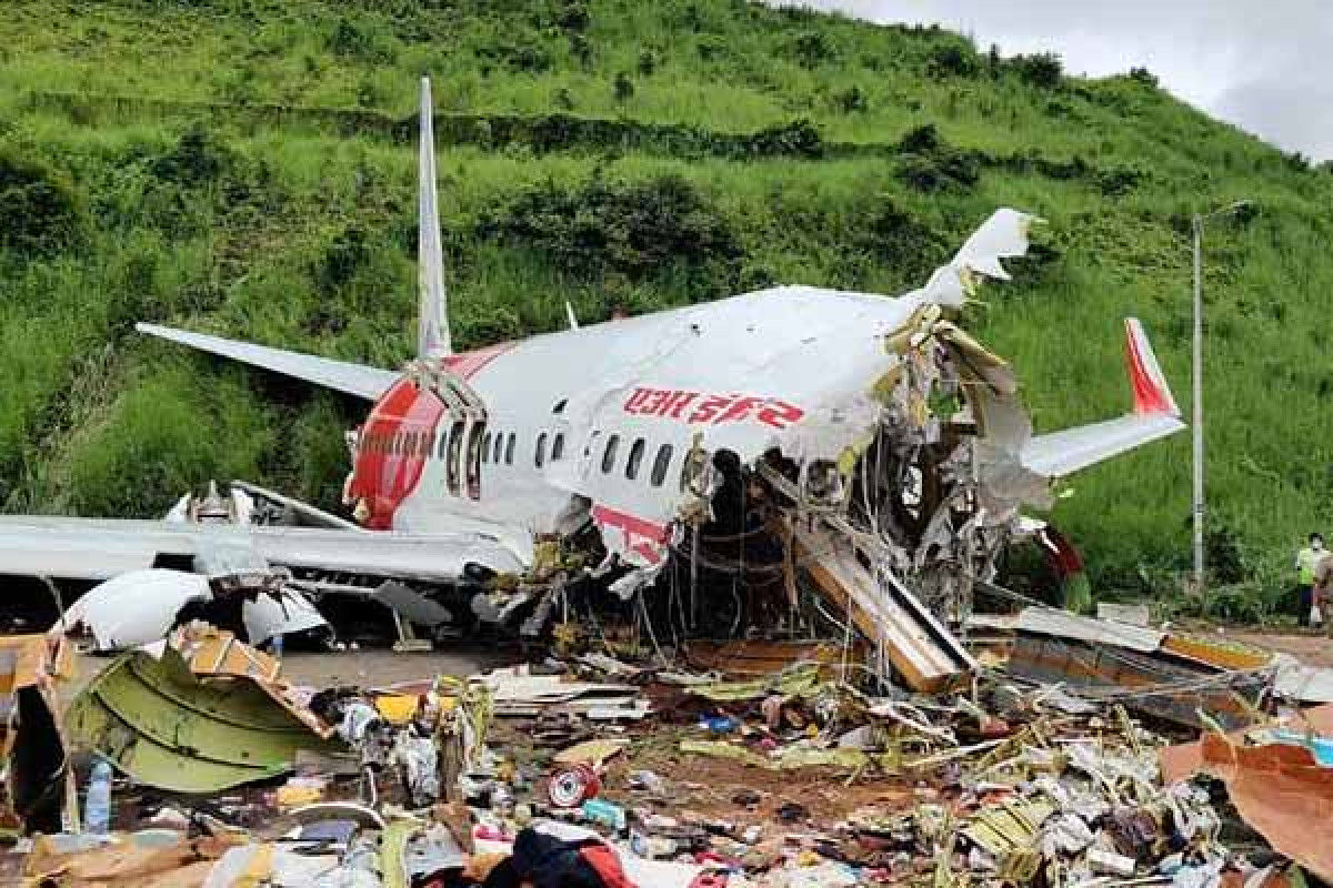 Самолет нет чего. Самолет нет чего. Самолет нет чего. Суперджет нью новости. Boeing 747 air india катастрофа.