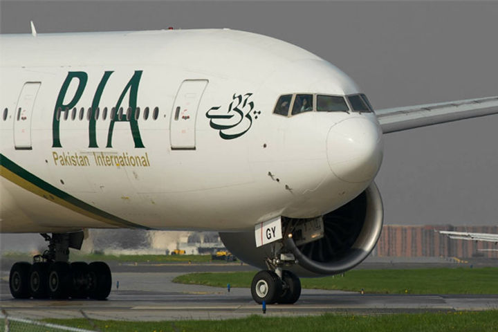 Pakistan asked to suspend issuance of new pilot licenses 
