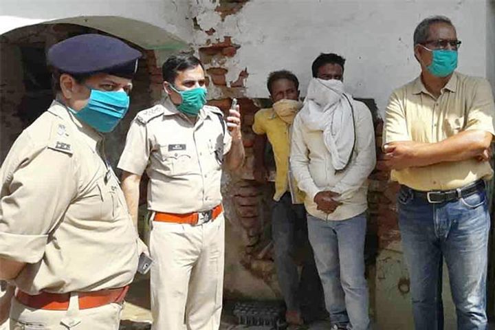 Bodies of a woman and her three daughters found hanging from a saree in Auraiya