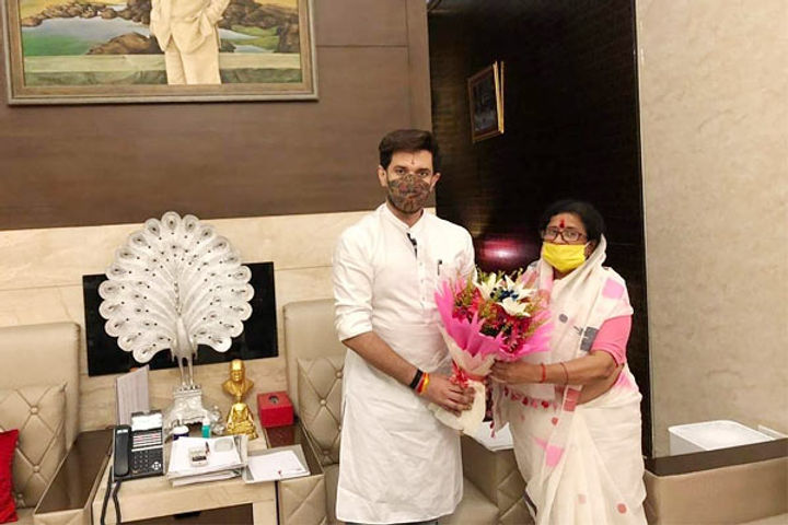 Usha Vidyarthi joins LJP