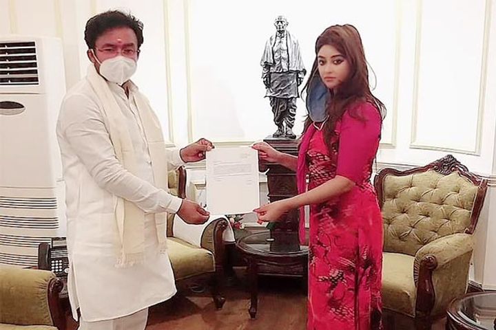 Payal Ghosh Meets Home Minister to Discuss Alleged Sexual Assault by Film Director Anurag Kashyap