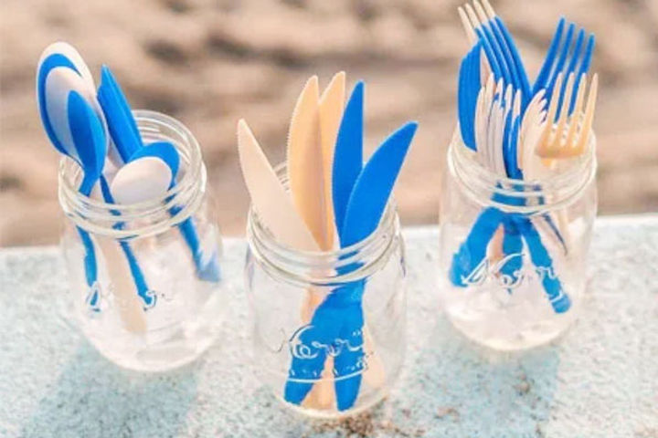 Straws and spoons made of methane Straws and spoons made of methane