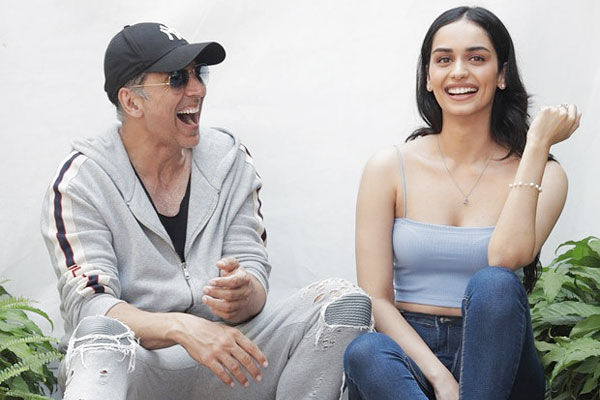 First Picture Of The Akshay Kumar And Manushi Chhillar