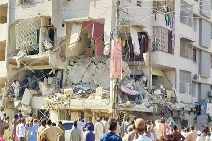 Massive explosion in building near Karachi University kills 3 people, injures 15