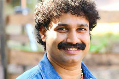 The body of Kannada actor Surendra Bantwal found on the couch