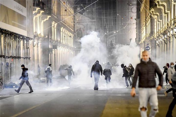 Violent protests in Italy over new lockdown Violent protests in Italy over new lockdown
