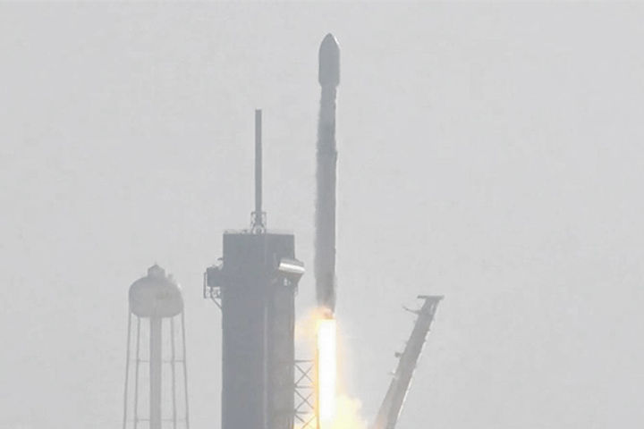 SpaceX Delays Launch of Starlink Due to Poor Weather