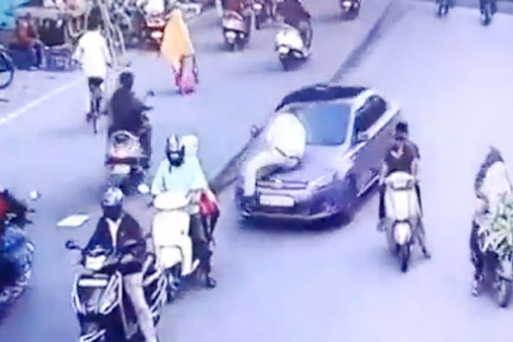 Nagpur Traffic Policeman Dragged on Cars Bonnet