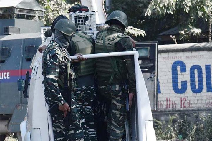 Terrorists hurled grenade at CRPF camp in Noorbagh area of â€‹â€‹Srinagar