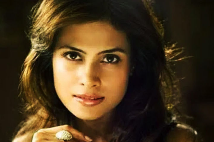 Dirty picture actress Arya Banerjee found dead in mysterious circumstances at her residence Dirty picture actress Arya Banerjee found dead in mysterious circumstances at her residence