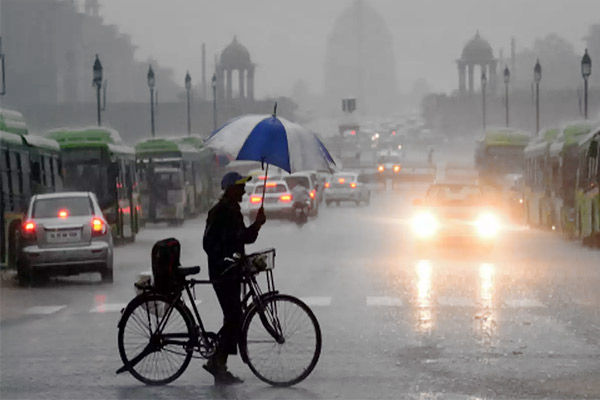 Rain Lashes Out In Mumbai Snowfall Low Visibility Fog Temperature Imd