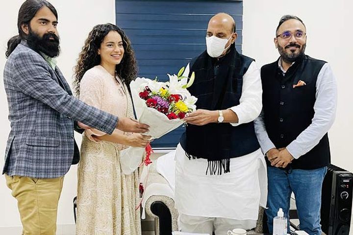 Kangana Ranaut Meets Rajnath Singh With The Team Of Tejas