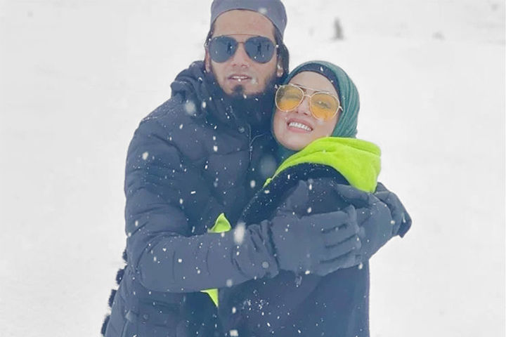 Sana Khan Husband Mufti Anas Honeymoon Photo Radicals Angry Comments