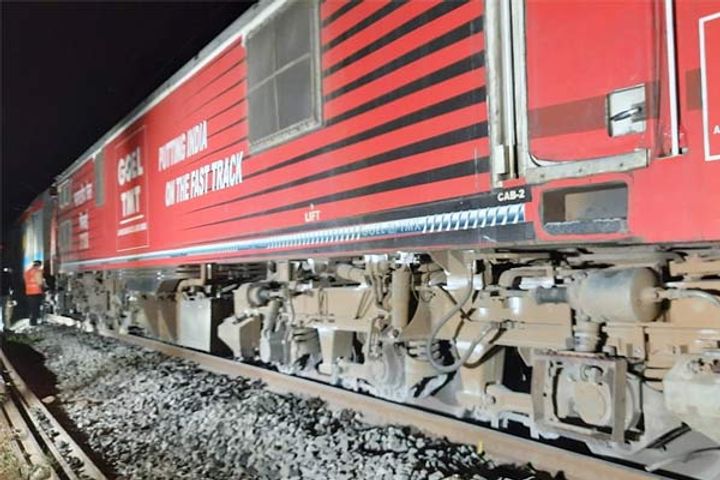 Puri-Surat Express Train derailed after hitting an elephant between Hatibari and Maneswar railway st