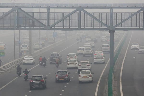 North India in the grip of fog, people choking with falling temperatures and cold wave