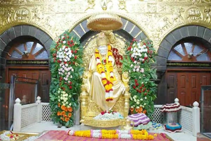 Shirdi : Only 12 thousand devotees visit every day, booking in advance is necessary.
