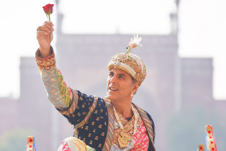 Sara shares Akshays photo in Shah Jahans look from the set of Atrangi Re