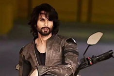 Shahid Kapoor get himself out from Karan johar school