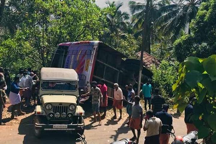 Uncontrolled bus collides with home in Kerala, 6 killed, 33 injured