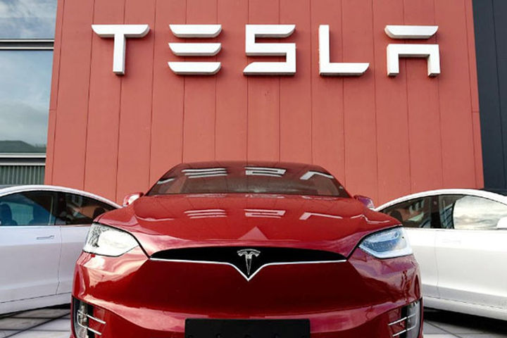 Tesla Delivers Record 499550 Electric Vehicles in 2020