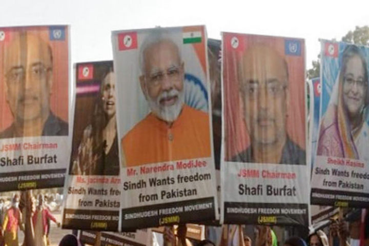 Modi posters raised at pro freedom rally in Sindh