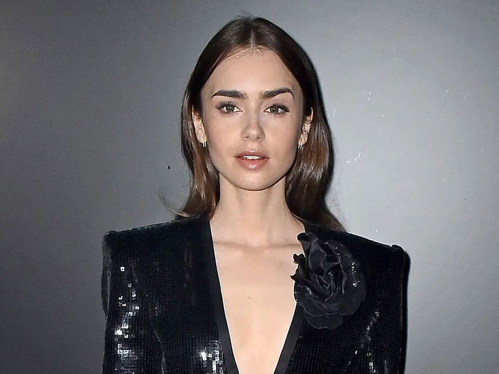  Lily Collins