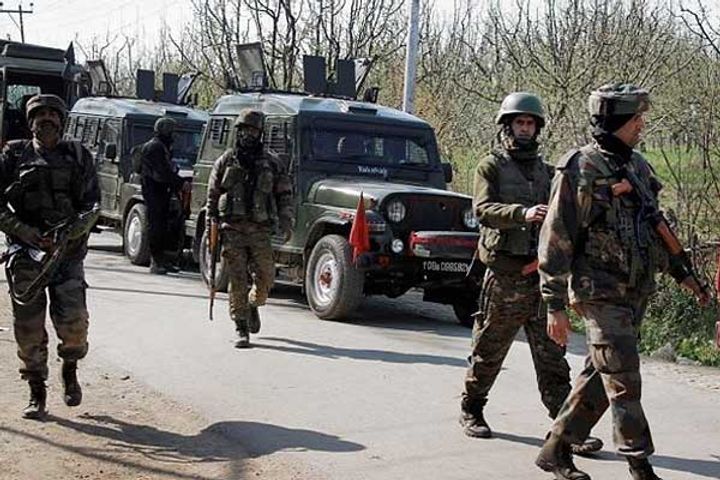 Terrorists attack on road opening party of Indian army in Kulgam