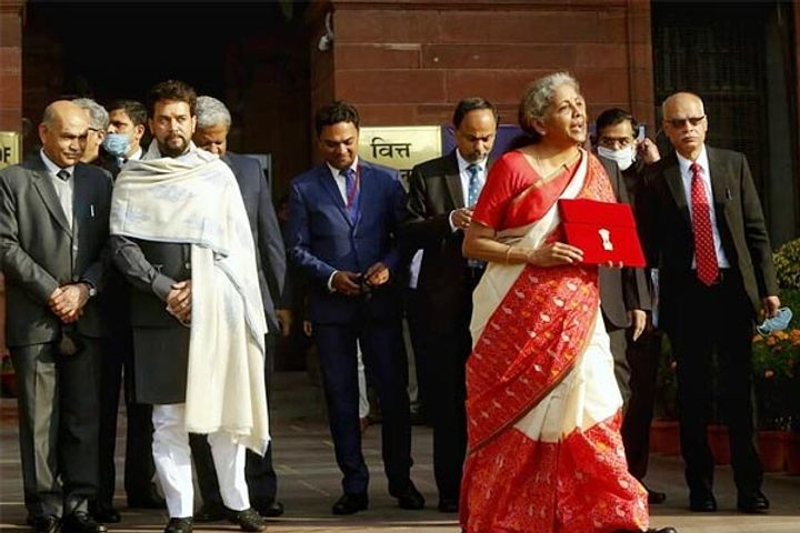 Nirmala Sitharaman replaces Swadeshi bahi khata with tablet as Union budget goes digital