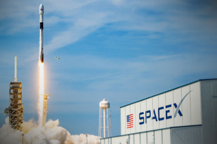 SpaceX to fly a crew of private citizens